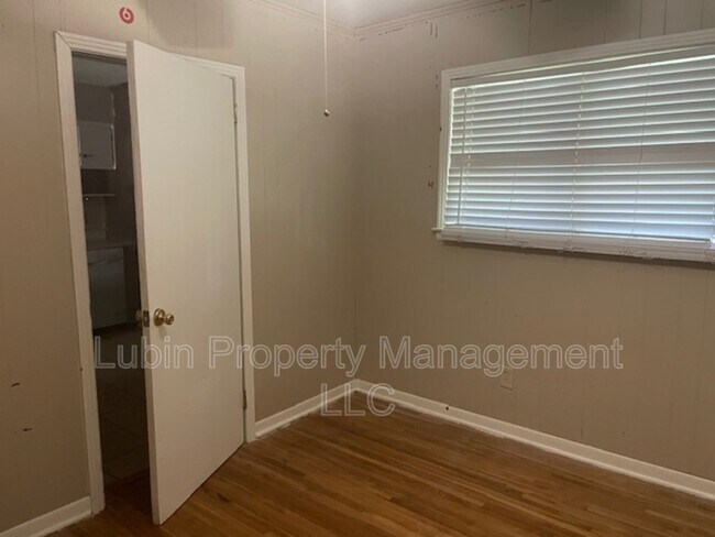 Building Photo - 4244 Coventry Dr