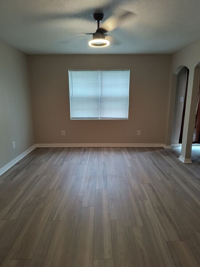 Building Photo - Single Family Home for Rent