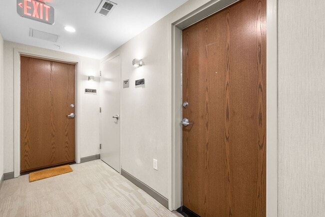 Building Photo - Spacious, modern 1BR + Den + 2BA in Adams ...