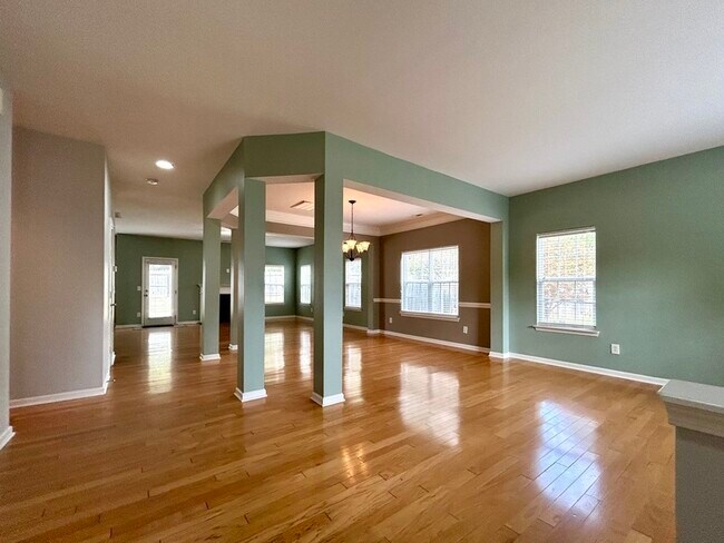 Building Photo - 5915 Parkstone Drive