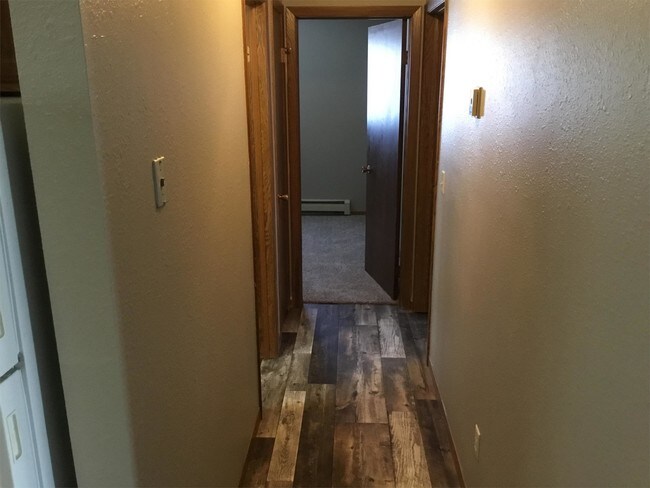 Building Photo - 1105 E Bowen Ave