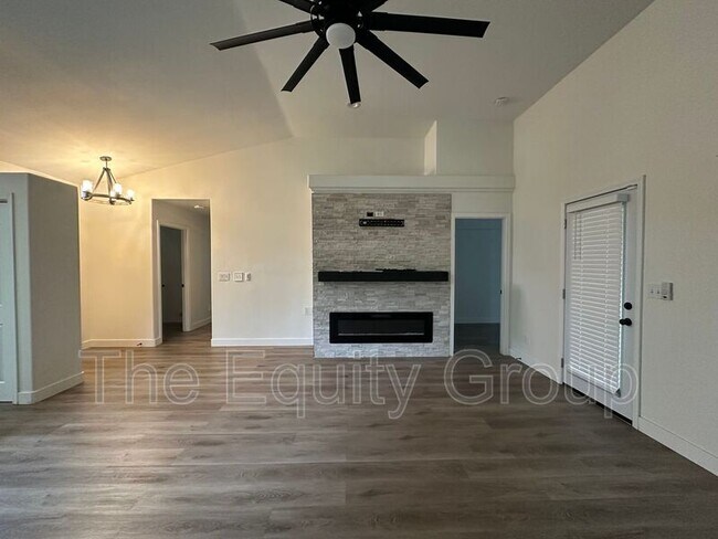 Foto del edificio - 1421 E Mesa Ct