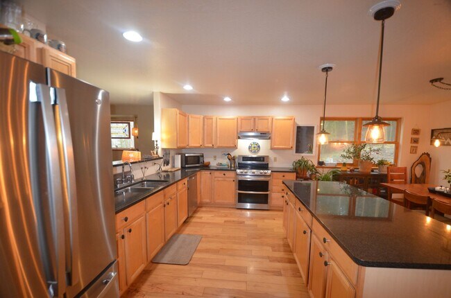 Building Photo - Placer Valley! 3bed/2.5 bath! Garage! 20 m...
