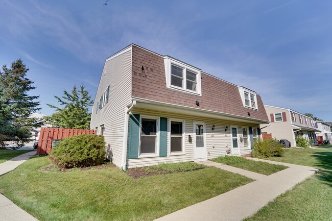 Building Photo - 1883 Jamestown Cir