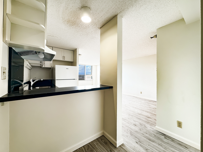 Foto del edificio - Century Park Plaza Studio with A/C