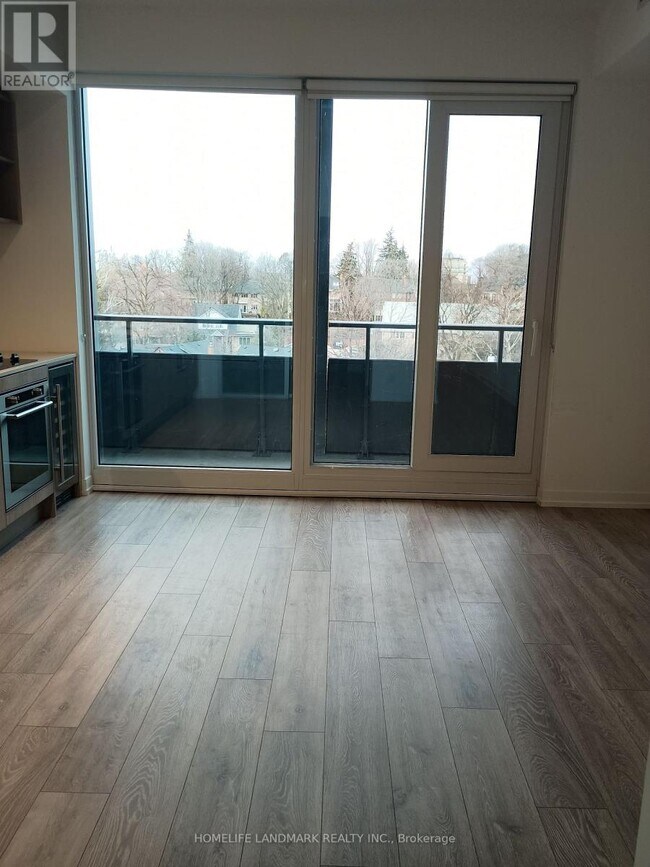 Photo du bâtiment - 2020 Bathurst St