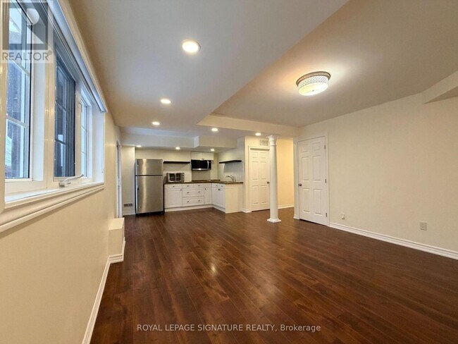 Photo du bâtiment - 331 Spruce Grove Crescent