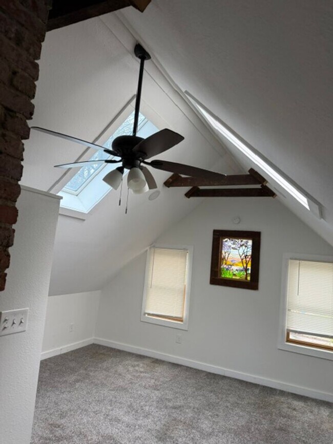 Building Photo - Updated 2-bedroom, 2-story home in the heart of Kansas City!