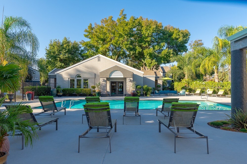 MANCHESTER COURT 2200 Standiford Ave Modesto, CA Apartments for