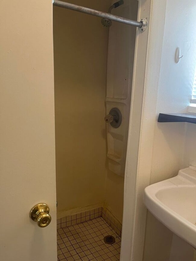 Foto del edificio - 1633 N Sycamore Blvd