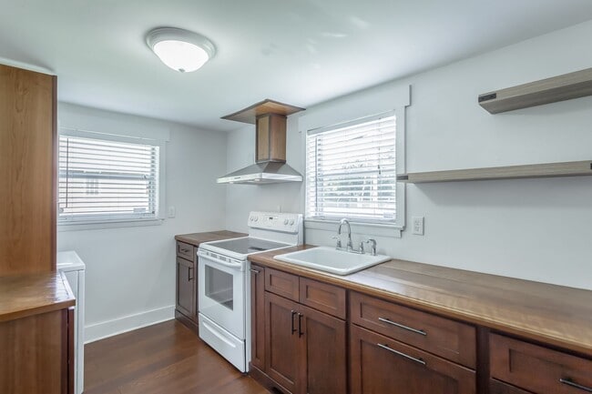 Photo - 1803 S Lyerly St Apartment