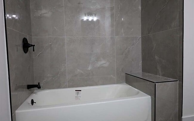 Foto del edificio - 5240 NW 102nd Ct