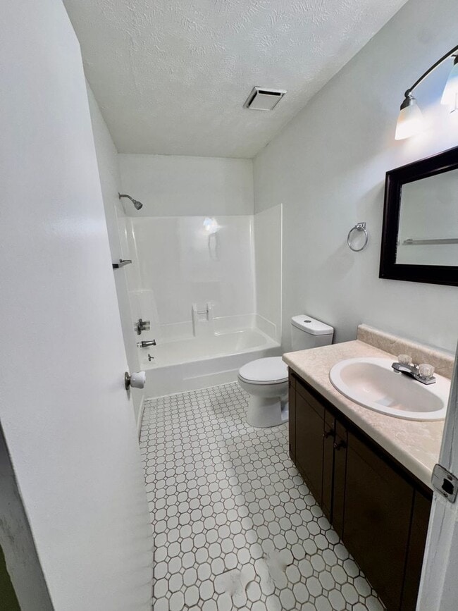 Photo - 5144-5158 Linbar Drive Apartment