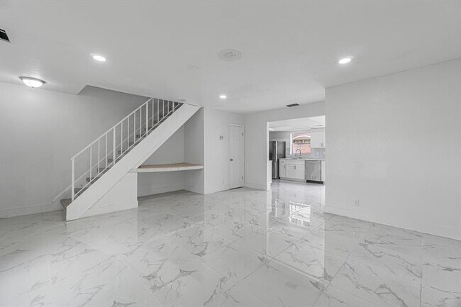 Foto del edificio - 7924 Kimberly Blvd