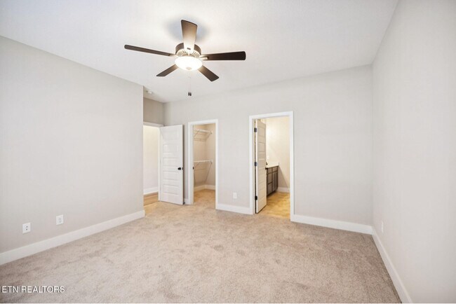 Building Photo - 122 Roseberry St