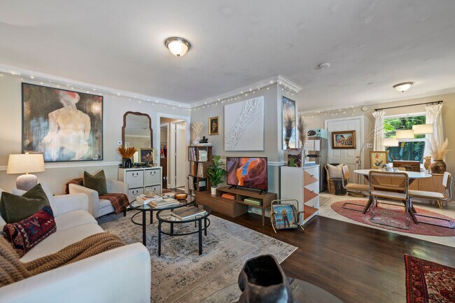 Foto del edificio - Available mid-June! 2 Bed Duplex In The He...