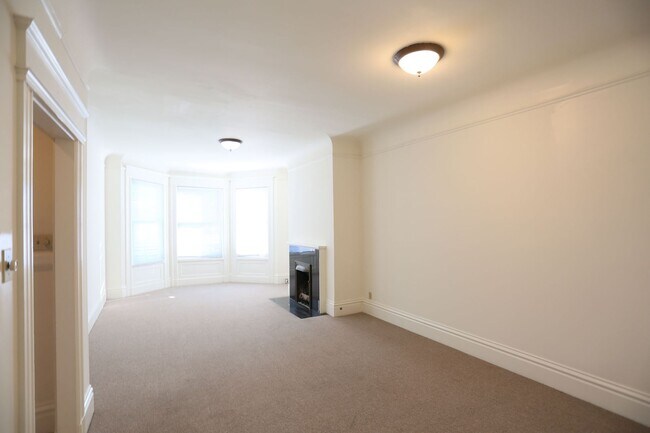 Building Photo - Large 2BR/1BA in Lower Haight, Bay Windows...