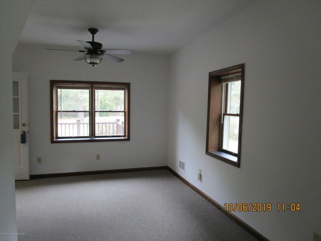 Building Photo - 1031 Windsor Rd