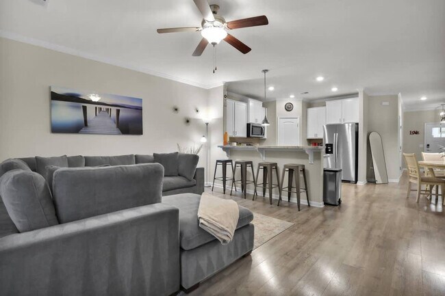 Foto del edificio - 230 Sonoma Dr