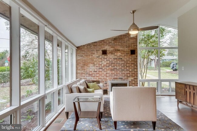 Building Photo - 3315 Pendleton Dr