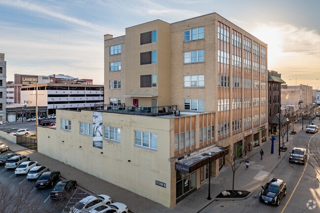 Building Photo - The U at Park East