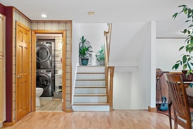 Foto del edificio - 68 E Bluff Rd