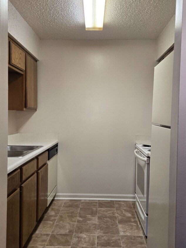 Primary Photo - 2 Bedroom, 1 Bath Garden Flat