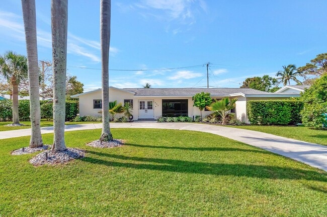 Building Photo - 502 SW 28th Ave