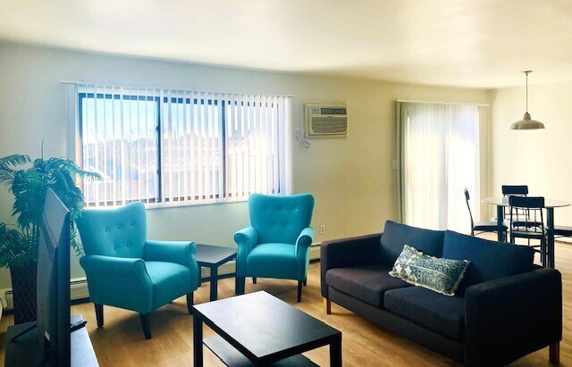 Sala de estar de fresno actualizada - Eastern Lofts Apartment Homes