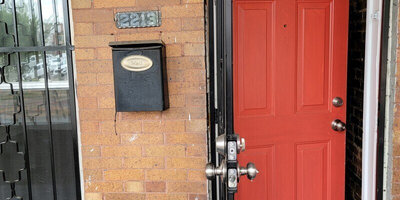 Primary Photo - 2213 W North Ave
