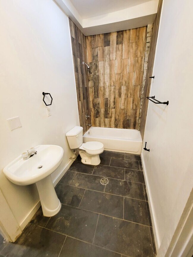 Foto del edificio - Be the First! Beautifully renovated townho...