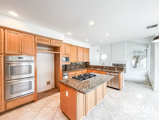 Building Photo - 709 S Hidden Creek Cir