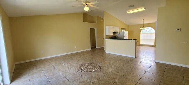 Building Photo - 704 Camel Ct