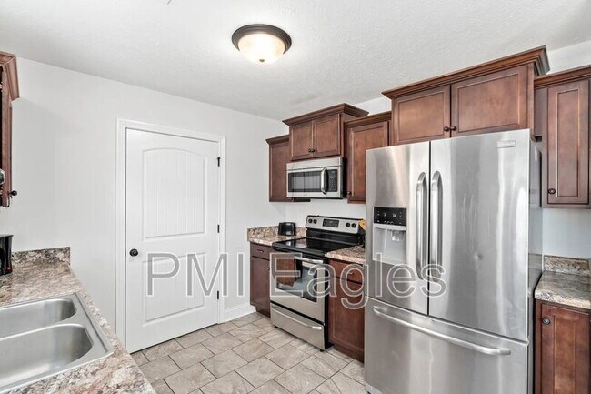 Building Photo - 243 Azalea Dr
