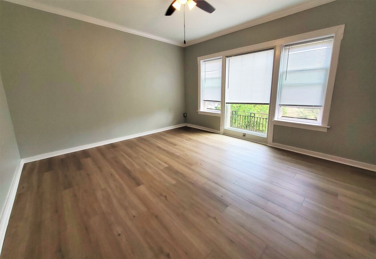 Photo - 2064 W Hutchinson  Street-3