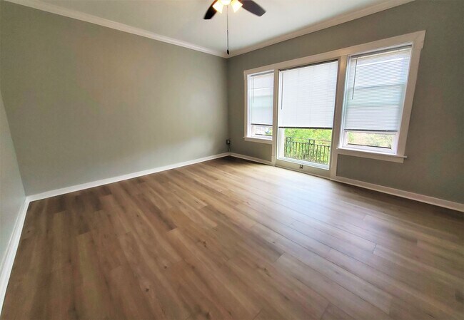 Photo - 2064 W Hutchinson St Apartment