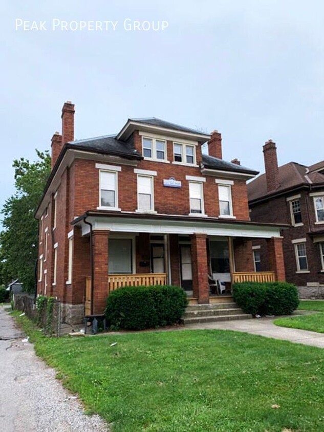 Primary Photo - 295 E 14th Ave