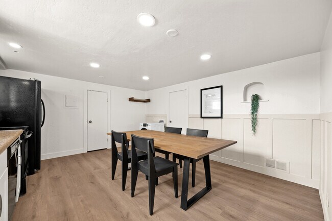 Foto del edificio - 3461 S Highland Dr