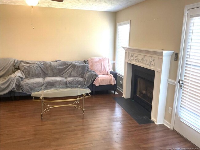 Foto del edificio - 927 Alexwood Dr