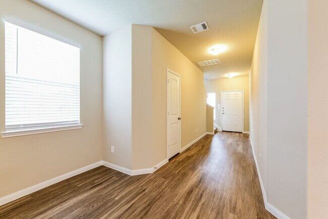 Foto del edificio - 18606 Cooper Ravine Way