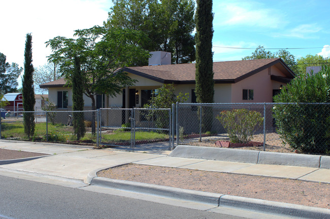 Building Photo - 209 E Borderland Rd