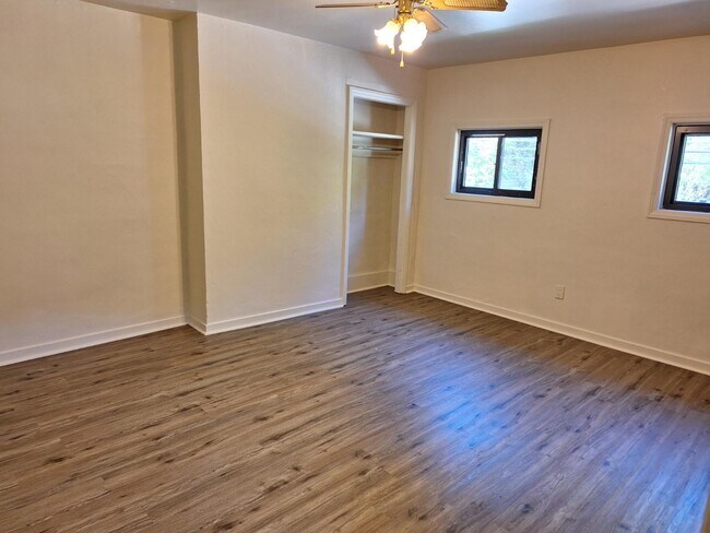 Masterbed - 4624 Verona Rd