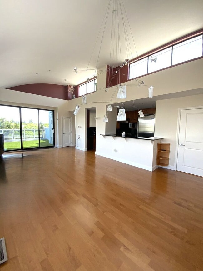 Building Photo - Modern Luxury Meets Prime Downtown Palo Al...