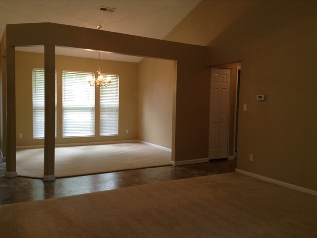 Building Photo - 930 Sunset Drive