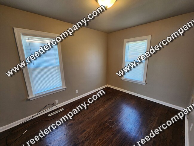 Building Photo - Remodeled 3 bedroom home in Hessville