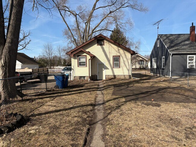 Building Photo - Charming 2-Bedroom House for Rent -- COMING SOON