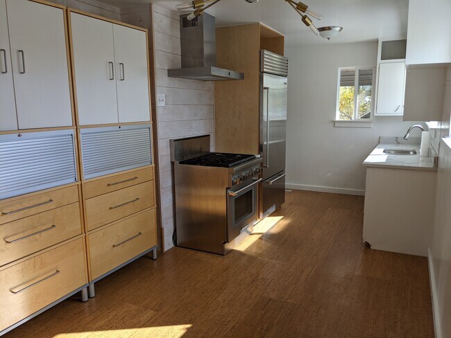 kitchen - stove and fridge - 131 E 100 N