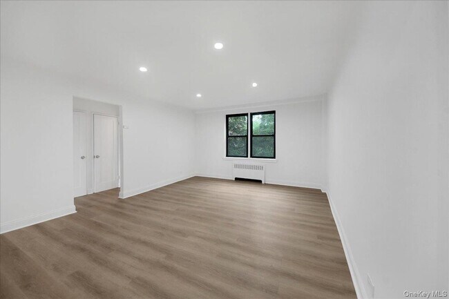 Foto del edificio - 3840 Greystone Ave