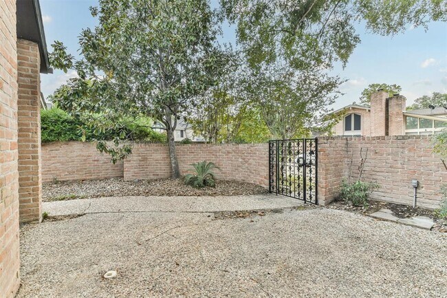 Building Photo - 4704 N Cashel Cir