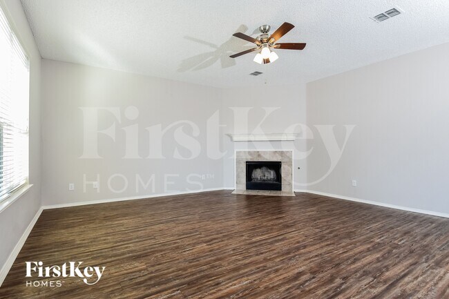 Foto del edificio - 2911 Tangleglen Dr